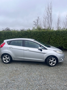 2009 - Ford Fiesta Manual