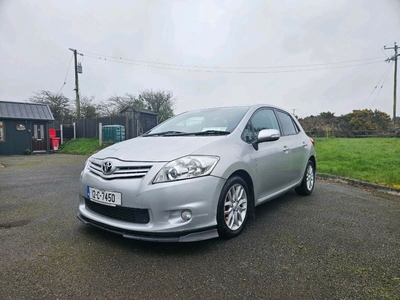 2012 - Toyota Auris Manual