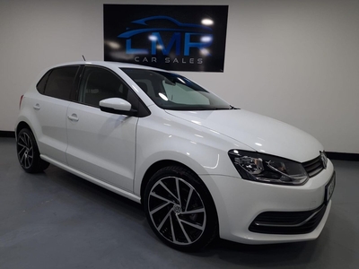 2014 - Volkswagen Polo Automatic