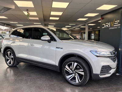 2021 - Volkswagen Touareg Automatic