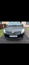 2010 - Toyota Auris ---