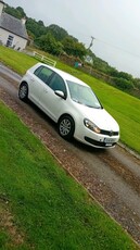 2010 - Volkswagen Golf ---