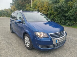 2010 - Volkswagen Touran ---