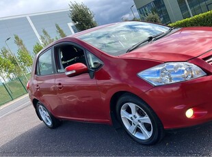 2011 - Toyota Auris Manual