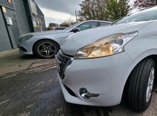 2014 - Peugeot 208 Manual