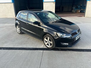 2014 - Volkswagen Polo Manual