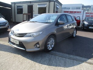 2015 - Toyota Auris Manual