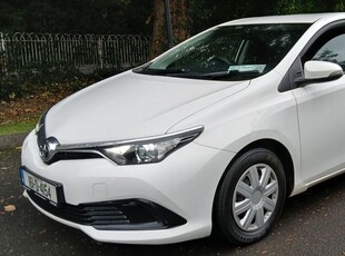 2016 - Toyota Auris Manual