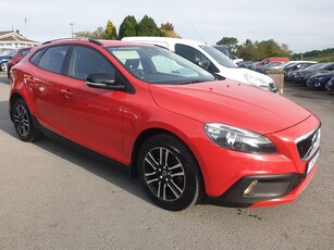 2017 - Volvo V40 Manual