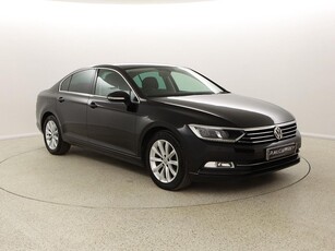 2019 - Volkswagen Passat Manual