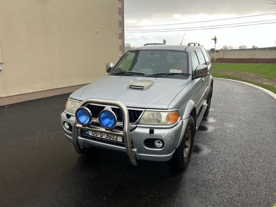 2005 - Mitsubishi Pajero Manual