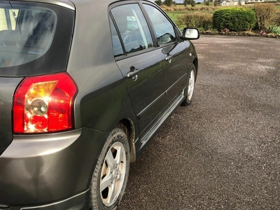 2005 - Toyota Corolla ---