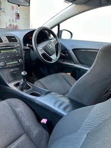 2010 - Toyota Avensis Manual