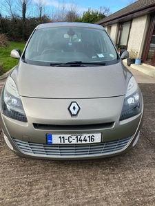 2011 - Renault Grand Scenic Manual