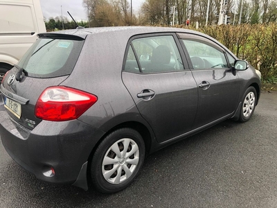 2011 - Toyota Auris Manual