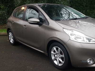 2012 - Peugeot 208 Manual