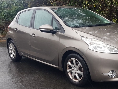 2012 - Peugeot 208 Manual