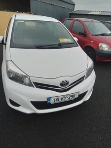 2014 - Toyota Yaris Manual