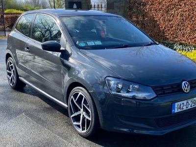 2014 - Volkswagen Polo Manual