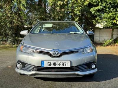 2016 - Toyota Auris Manual