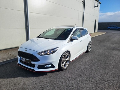 2017 - Ford Focus Manual