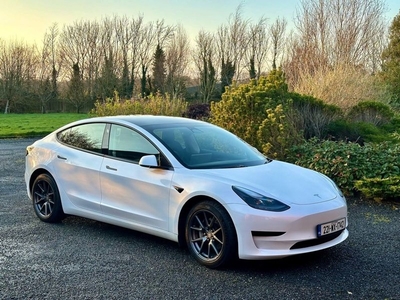 2022 - Tesla Model 3 Automatic