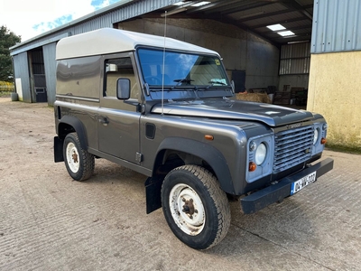 2004 - Land Rover Defender Manual