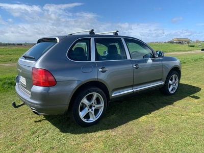 2004 - Porsche Cayenne ---