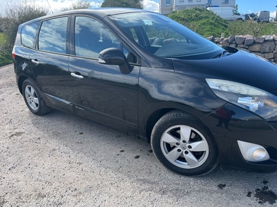 2009 - Renault Grand Scenic ---