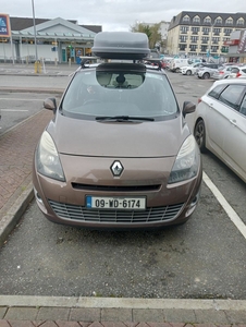 2009 - Renault Grand Scenic ---