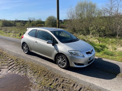 2009 - Toyota Auris ---