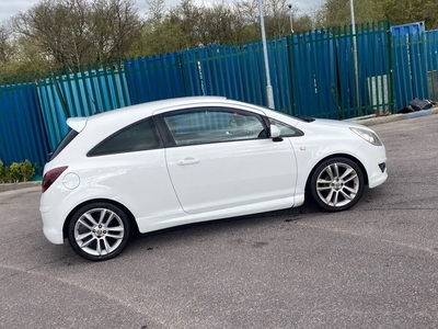 2009 - Vauxhall Corsa ---