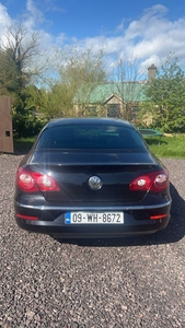 2009 - Volkswagen Passat ---