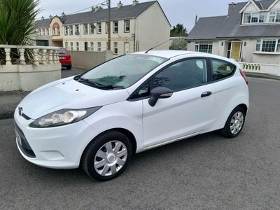 2010 - Ford Fiesta ---