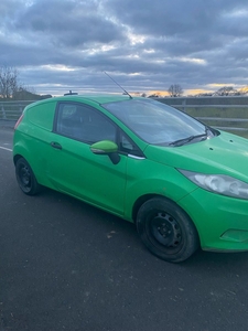 2010 - Ford Fiesta ---