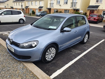 2010 - Volkswagen Golf ---