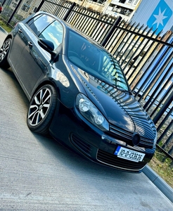 2010 - Volkswagen Golf ---