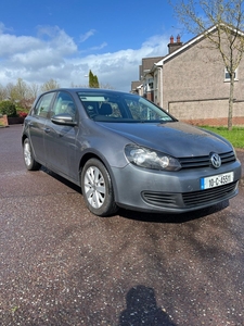 2010 - Volkswagen Golf ---