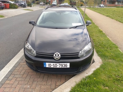 2010 - Volkswagen Golf ---