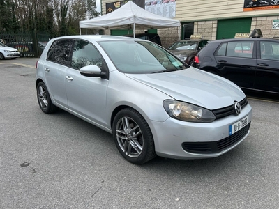 2010 - Volkswagen Golf ---