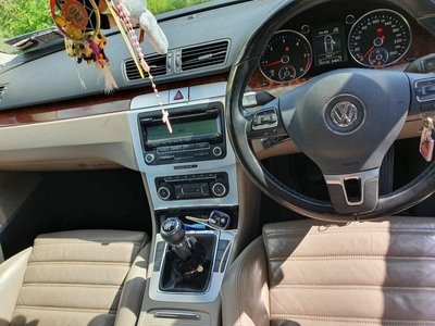 2010 - Volkswagen Passat Manual