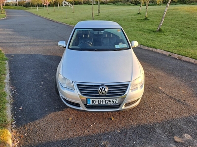 2010 - Volkswagen Passat Manual