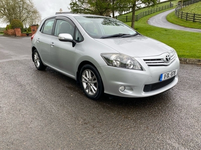 2011 - Toyota Auris Manual