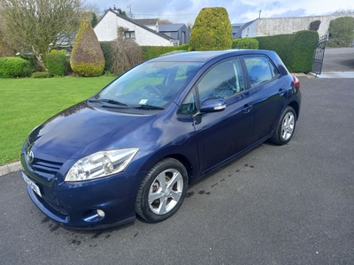 2011 - Toyota Auris Manual