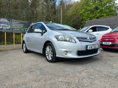 2011 - Toyota Auris Manual