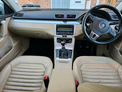 2011 - Volkswagen Passat Manual