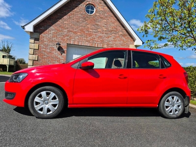 2011 - Volkswagen Polo Manual