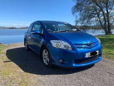 2012 - Toyota Auris Manual