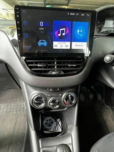 2013 - Peugeot 208 Manual