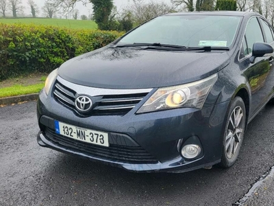 2013 - Toyota Avensis Manual